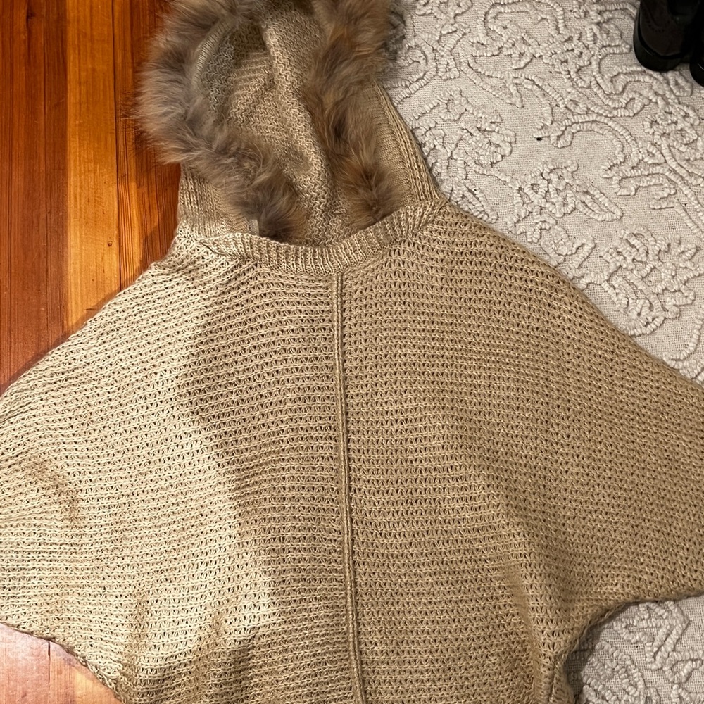 Sweater with fur